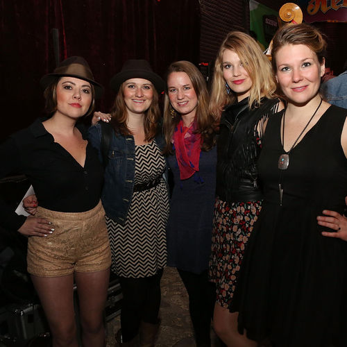 Della Mae