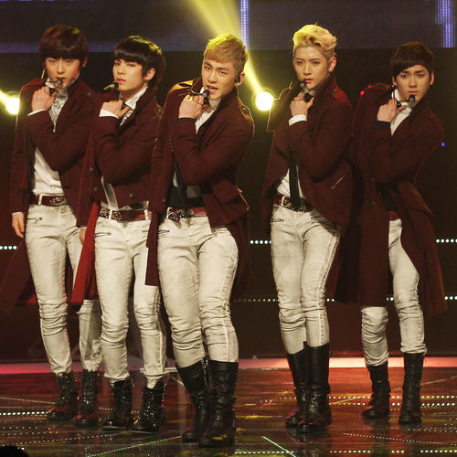 Nuest
